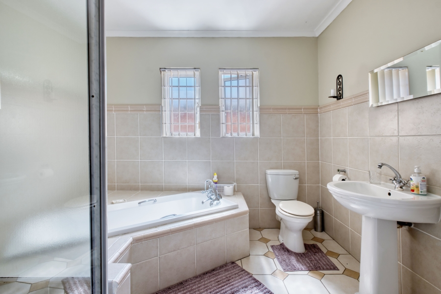 6 Bedroom Property for Sale in Summerstrand Eastern Cape